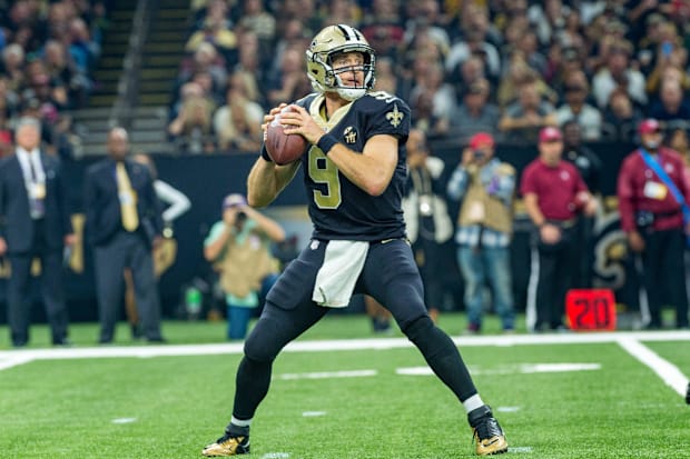 Drew Brees slinging touchdown passes like no one before hi
