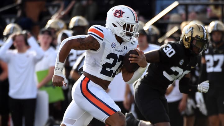 Auburn Tigers running back Jarquez Hunter was named preseason All-SEC.