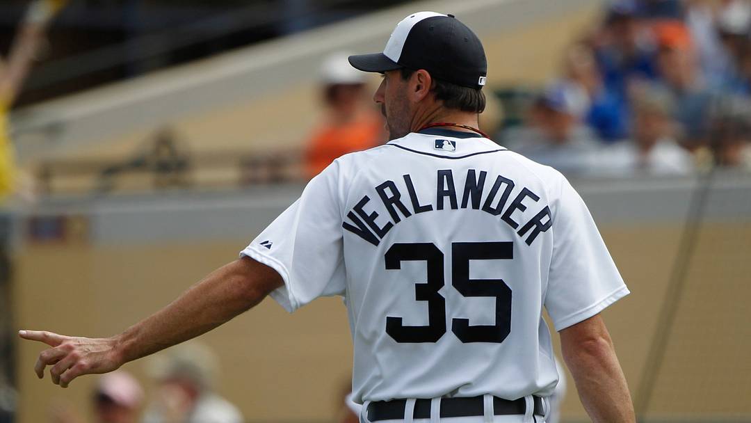 Detroit Tigers starting pitcher Justin Verlander (35) points back to a teammate after he made an out. Credit: Kim Klement-USA TODAY Sports Detroit Tigers starting pitcher Justin Verlander (35) points back to a teammate after he made an out. Credit: Kim Klement-USA TODAY Sports