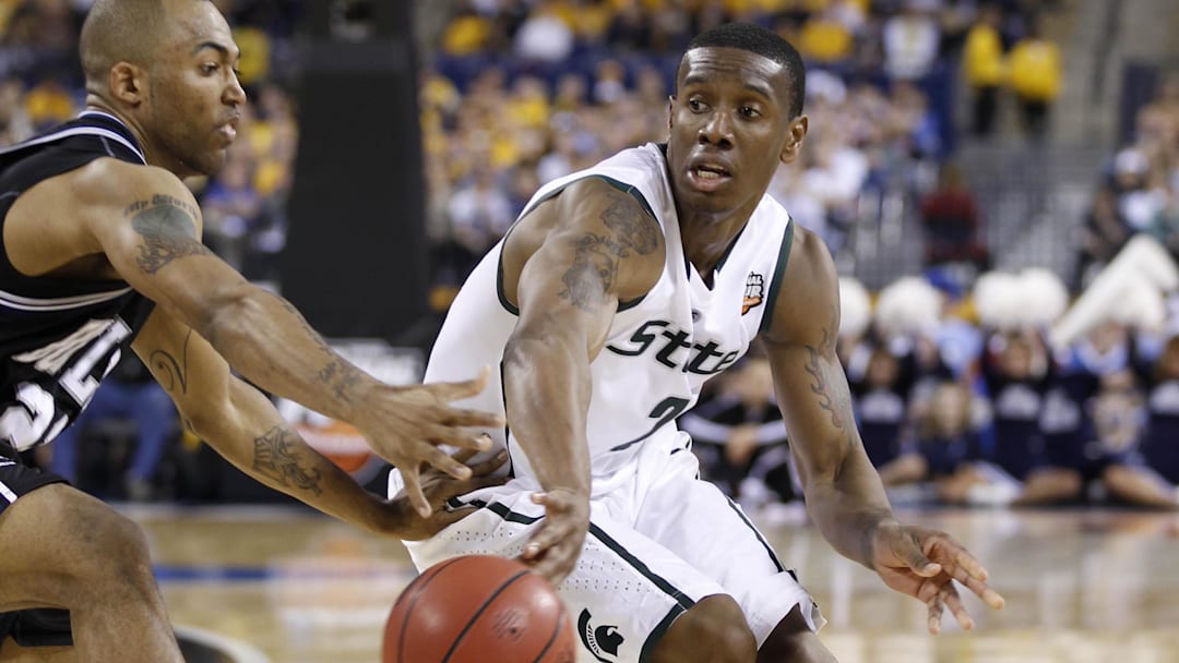 Apr 3, 2010; Indianapolis, IN, USA; Michigan State Spartans forward Raymar Morgan (2) passes the ball away from Butler Bulldogs forward Willie Veasley (21) during the second half of the semifinals of the Final Four of the 2010 NCAA mens basketball tournament at Lucas Oil Stadium. Butler won 52-50. Mandatory Credit: Bob Donnan-Imagn Images Apr 3, 2010; Indianapolis, IN, USA; Michigan State Spartans forward Raymar Morgan (2) passes the ball away from Butler Bulldogs forward Willie Veasley (21) during the second half of the semifinals of the Final Four of the 2010 NCAA mens basketball tournament at Lucas Oil Stadium. Butler won 52-50. Mandatory Credit: Bob Donnan-Imagn Images