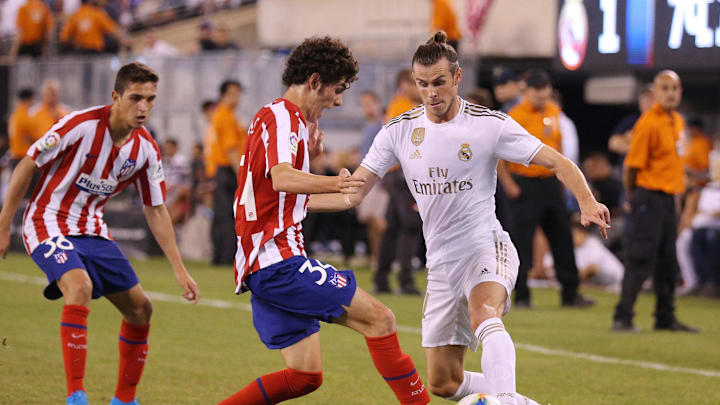 Real Madrid forward Gareth Bale dribbles the ball as Atletico de Madrid forward Sergio Camello at MetLife Stadium