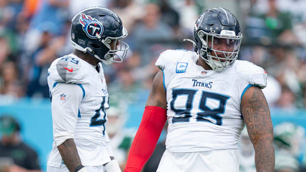 Tennessee Titans defensive tackle Jeffery Simmons (98) stares past the line of scrimmage at the New York Jets offense.