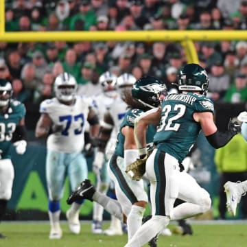 Nov 5, 2023; Philadelphia, Pennsylvania, USA; Dallas Cowboys wide receiver CeeDee Lamb (88) makes a catch against Philadelphia Eagles.