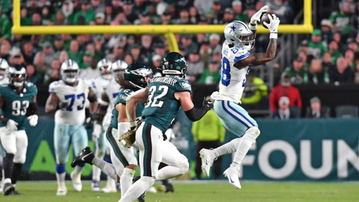 Nov 5, 2023; Philadelphia, Pennsylvania, USA; Dallas Cowboys wide receiver CeeDee Lamb (88) makes a catch against Philadelphia Eagles.