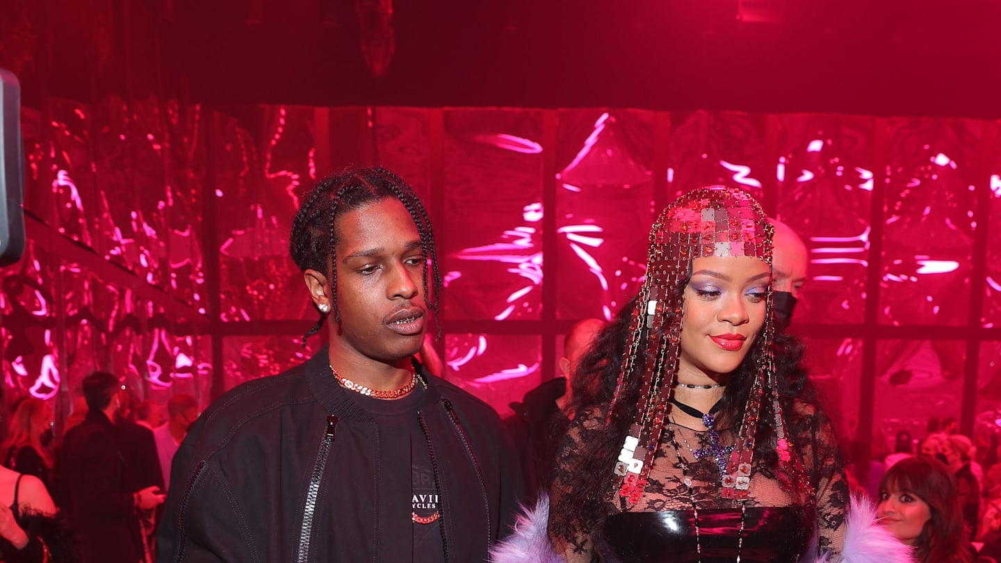 Rihanna and AAP Rocky rock head to toe Gucci at Milan fashion show(01)