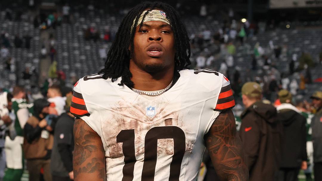 Nov 9, 2025; East Rutherford, New Jersey, USA; Cleveland Browns running back Quinshon Judkins (10) on the field after the game against the New York Jets at MetLife Stadium. Mandatory Credit: Vincent Carchietta-Imagn Images Nov 9, 2025; East Rutherford, New Jersey, USA; Cleveland Browns running back Quinshon Judkins (10) on the field after the game against the New York Jets at MetLife Stadium. Mandatory Credit: Vincent Carchietta-Imagn Images