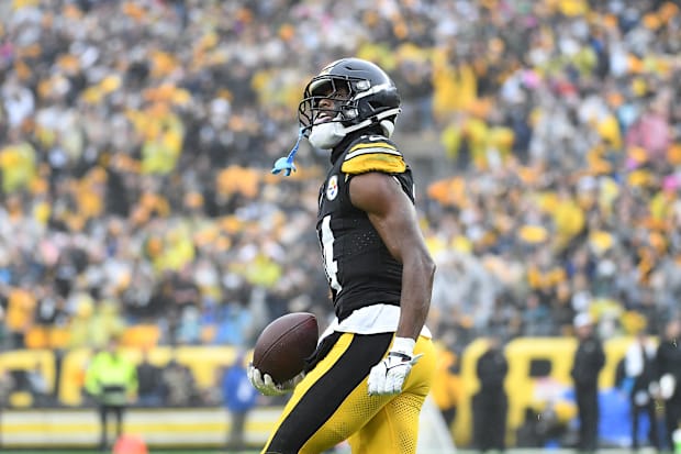 Pittsburgh Steelers WR George Pickens celebrates a third quarter touchdown against the Jacksonville Jaguars.