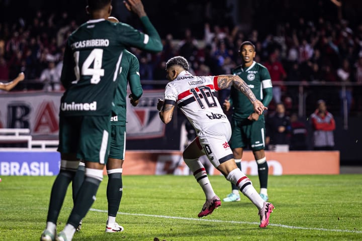 Luciano comemora gol diante do Goiás pelas oitavas de final da Copa do Brasil
