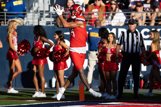 Arizona Wildcats wide receiver Tetairoa McMillan catches a touchdown against the Arizona State Sun Devils.