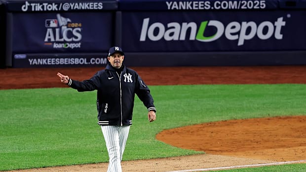 New York Yankees manager Aaron Boone calls for a pitching change