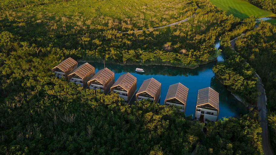 Lagoon villas at Banyan Tree