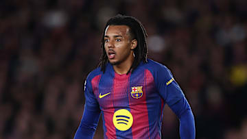 Jules Koundé devrait bouger dans le onze.