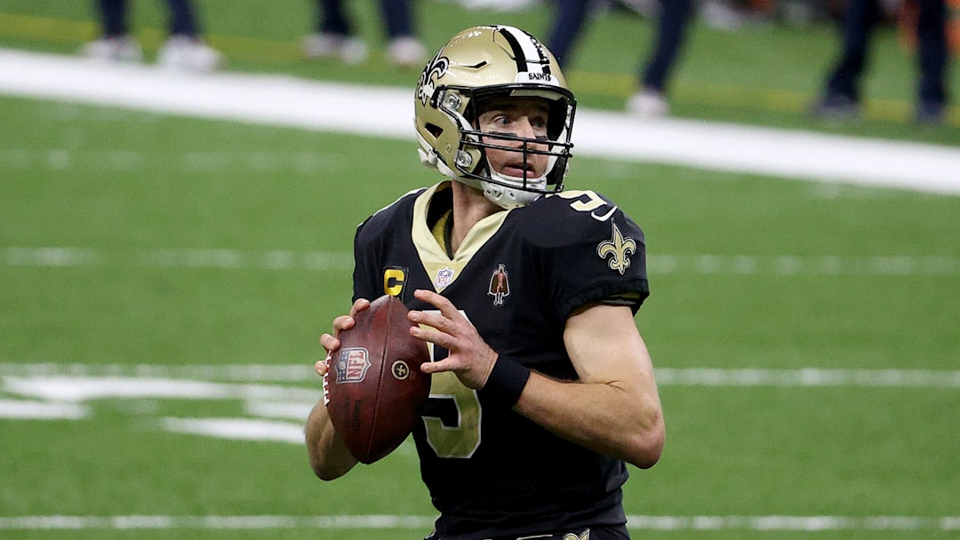 Drew Brees drops back to pass
