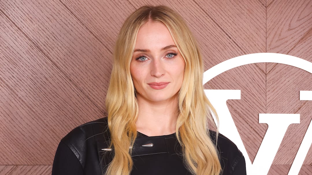 Louis Vuitton: Photocall - Paris Fashion Week - Womenswear Fall/Winter 2025-2026. Pictured here is Sophie Turner. 