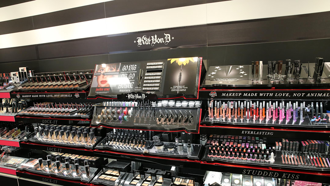 Jackie Cruz Launches Kat Von D Beauty Go Big Or Go Home Mascara With A Personal Appearance At