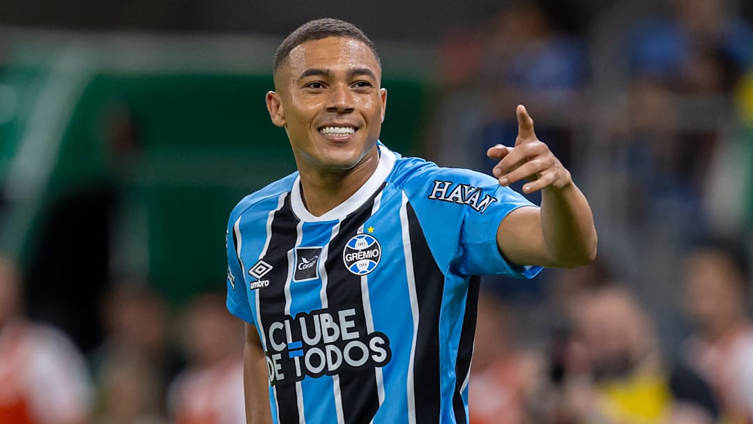 Carlos Vinícius é o grande nome do ataque do Grêmio na temporada 