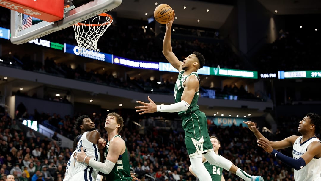 Memphis Grizzlies v Milwaukee Bucks