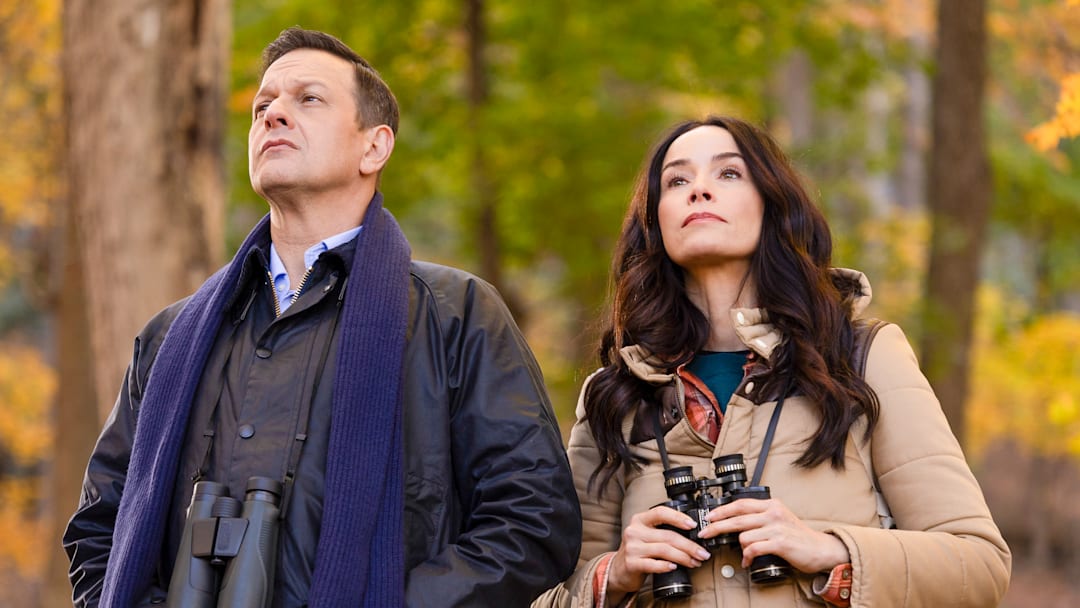 BEST MEDICINE: L-R: Josh Charles and Abigail Spencer in the "Port Wenn-ings and a Funeral" episode of BEST MEDICINE airing Tuesday, Mar. 10 (8:00-9:00 PM ET/PT) on FOX. © 2026 Fox Media LLC. CR: Francisco Roman/FOX.