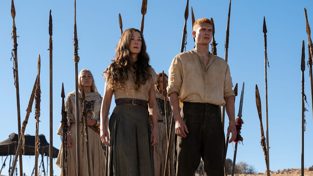 Rosamund Pike (Moiraine Damodred), Josha Stradowski (Rand al’Thor) in The Wheel of Time season 3. Image: Prime Video.