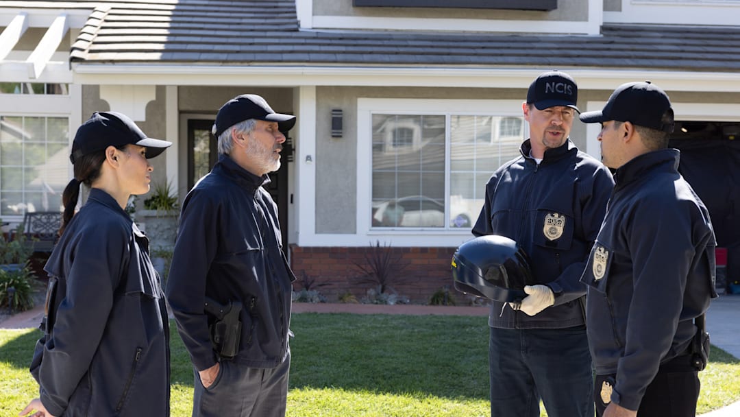 “God Only Knows” – A kidnapped teen leads the team to a Navy SEAL who survived captivity by the Taliban but may have committed murder after returning home. Also, Jimmy finally shares his findings about the mysterious death of Parker’s mother with his boss, on the CBS Original series NCIS, Tuesday, Dec. 2 (8:00-9:00 PM, ET/PT) on the CBS Television Network, and streaming on Paramount+ (live and on demand for Paramount+ Premium plan subscribers, or on demand for Paramount+ Essential subscribers “God Only Knows” – A kidnapped teen leads the team to a Navy SEAL who survived captivity by the Taliban but may have committed murder after returning home. Also, Jimmy finally shares his findings about the mysterious death of Parker’s mother with his boss, on the CBS Original series NCIS, Tuesday, Dec. 2 (8:00-9:00 PM, ET/PT) on the CBS Television Network, and streaming on Paramount+ (live and on demand for Paramount+ Premium plan subscribers, or on demand for Paramount+ Essential subscribers