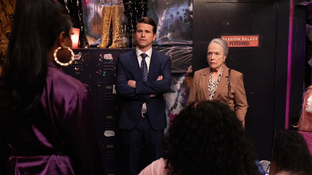Matlock – Pictured (L-R): Jason Ritter as “Julian Markston” and Kathy Bates as “Madeline Matlock”. Photo: Sonja Flemming/CBS ©2025 CBS Broadcasting, Inc. All Rights Reserved. Matlock – Pictured (L-R): Jason Ritter as “Julian Markston” and Kathy Bates as “Madeline Matlock”. Photo: Sonja Flemming/CBS ©2025 CBS Broadcasting, Inc. All Rights Reserved.