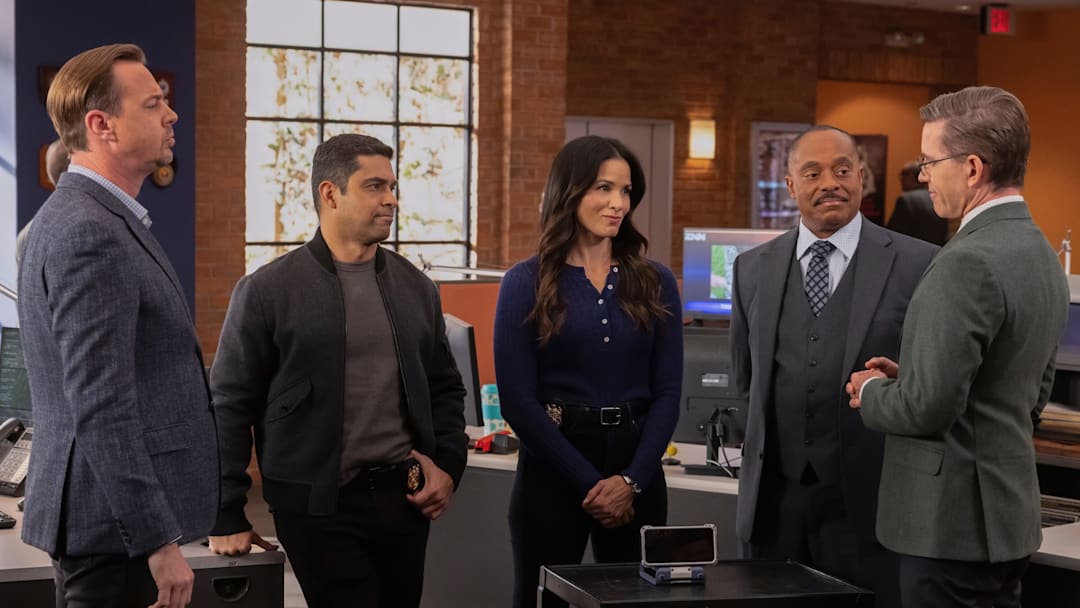 “Stolen Moments” – Pictured (L-R): Sean Murray as Timothy McGee, Wilmer Valderrama as Nick Torres, Katrina Law as Jessica Knight, Rocky Carroll as Leon Vance, and Brian Dietzen as Jimmy Palmer Photo: Sonja Flemming/CBS ©2025 CBS Broadcasting, Inc. All Rights Reserved. “Stolen Moments” – Pictured (L-R): Sean Murray as Timothy McGee, Wilmer Valderrama as Nick Torres, Katrina Law as Jessica Knight, Rocky Carroll as Leon Vance, and Brian Dietzen as Jimmy Palmer Photo: Sonja Flemming/CBS ©2025 CBS Broadcasting, Inc. All Rights Reserved.
