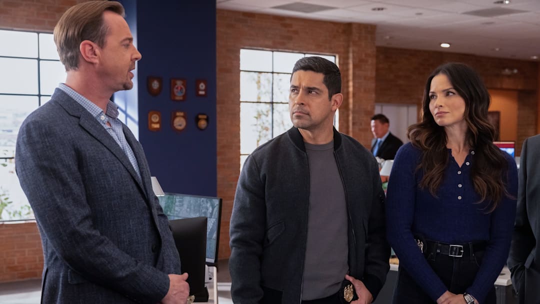 “Stolen Moments” – Pictured: Sean Murray as Timothy Mcgee, Wilber Valderrama as Nick Torres, and Katrina Law as Jessica Knight Photo: Sonja Flemming/CBS ©2025 CBS Broadcasting, Inc. All Rights Reserved.