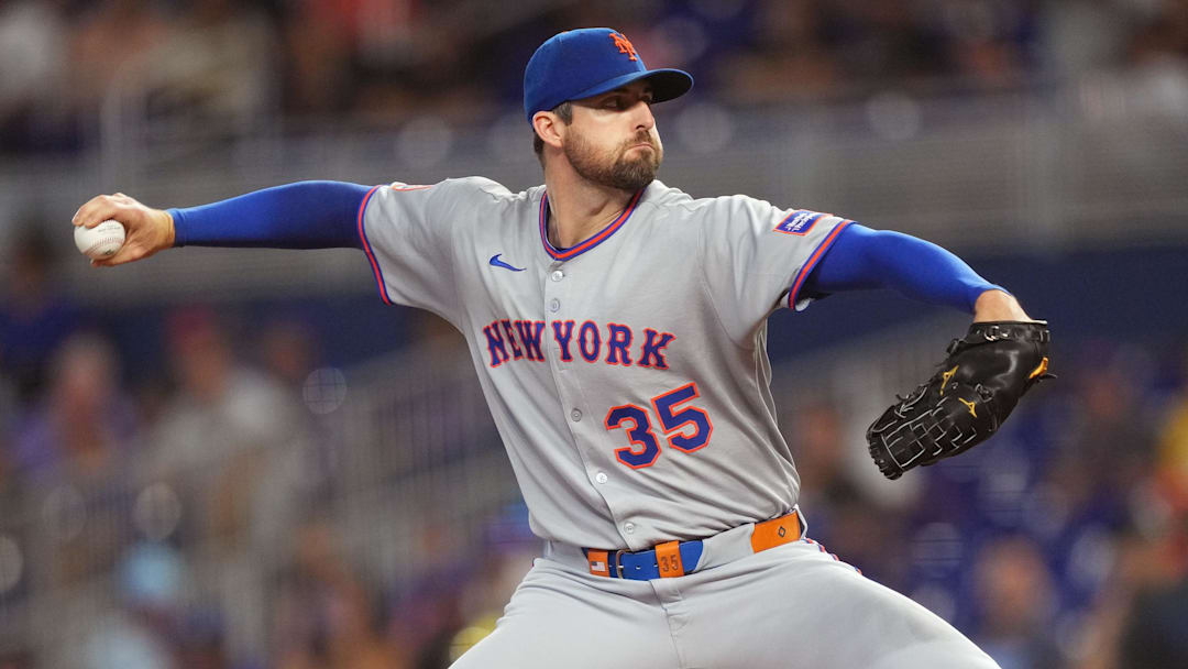 Sep 27, 2025; Miami, Florida, USA;  New York Mets pitcher Clay Holmes (35) pitches against the Miami Marlins in the first inning at loanDepot Park. Mandatory Credit: Jim Rassol-Imagn Images