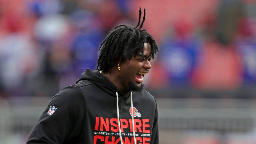 Browns tight end Harold Fannin Jr. is all smiles as he warms up before playing the Buffalo Bills, Dec. 21, 2025, in Cleveland.