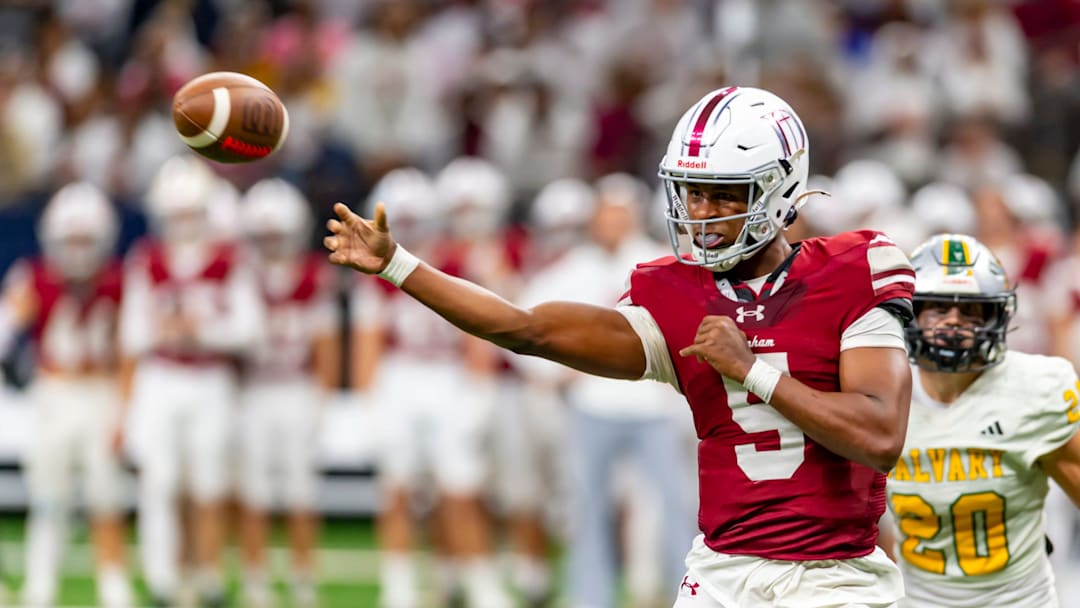 Calvary Baptist takes on Dunham Football and quarterback Elijah Haven (5) in the Division III Select State Championship Game. Thursday, Dec. 11, 2025.
