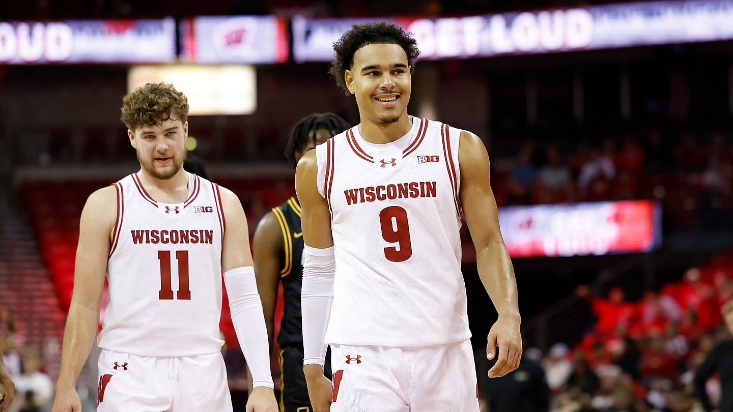 How to Watch Wisconsin Badgers vs. No. 9 Arizona: Live Stream & Game Preview - News Directory 3