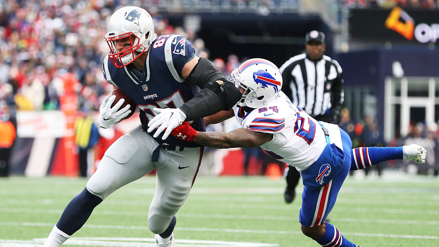羅布·格隆考斯基 (Rob Gronkowski) 甚至沒有上場就給比爾隊球迷另一個 L