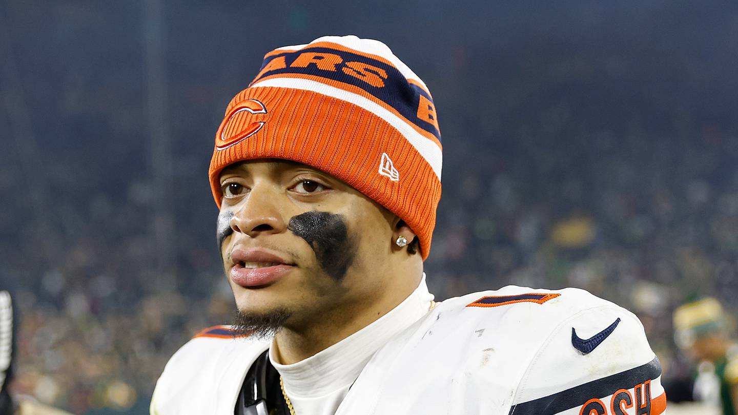 Steelers' plan for Justin Fields makes the Bears look even worse - Vimarsana News