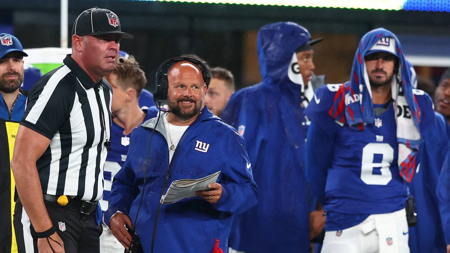 Commanders Referee Who are the announcers and referees for NY Giants vs. Commanders today?