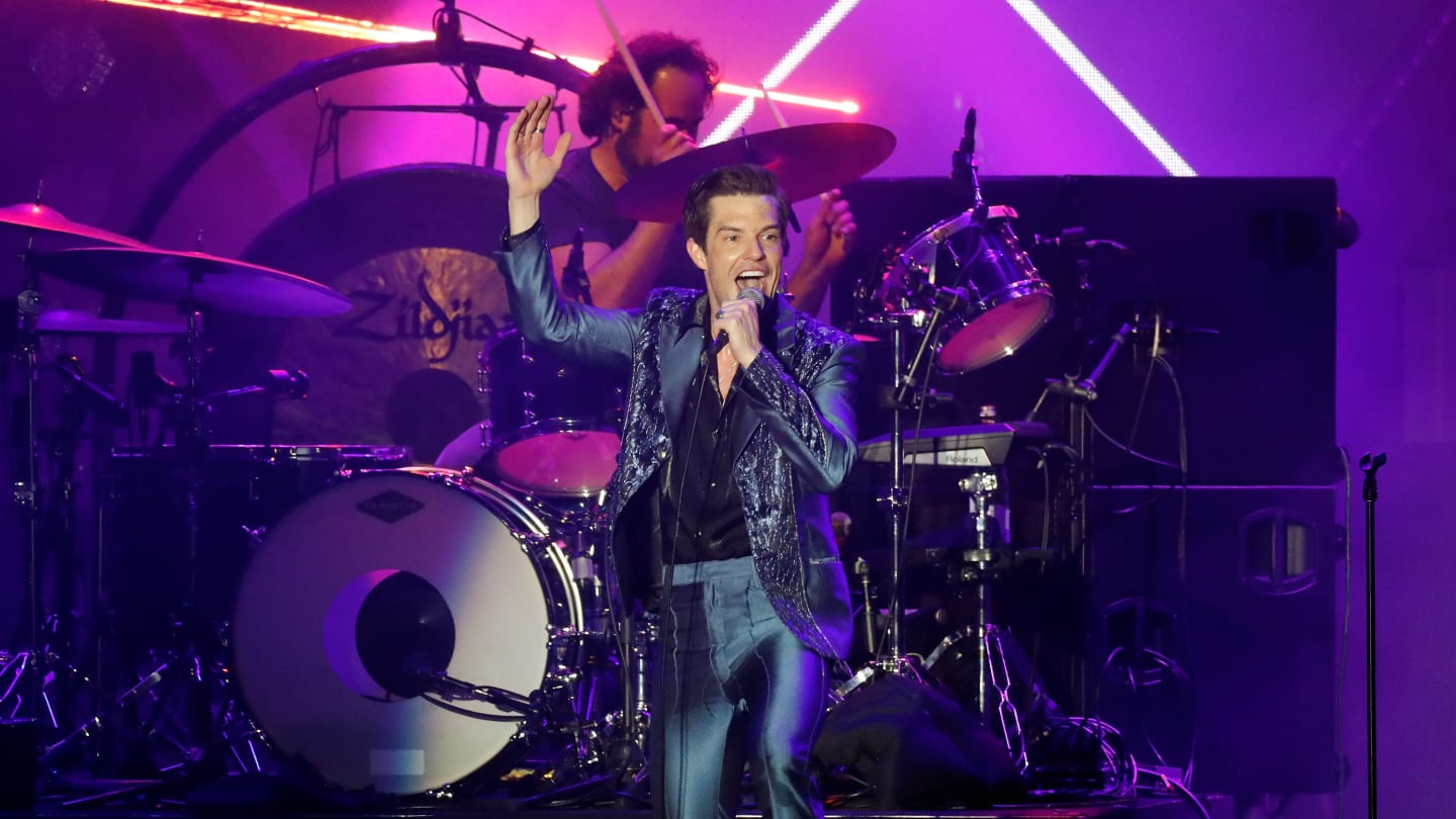 The Killers отдали дань уважения Yeah Yeah Yeahs кавером на «Maps» на Губернаторском балу