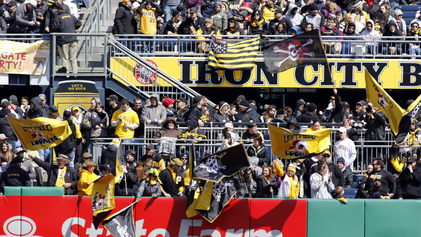 Pirates notebook: Biggest crowd in years fills PNC Park for opener