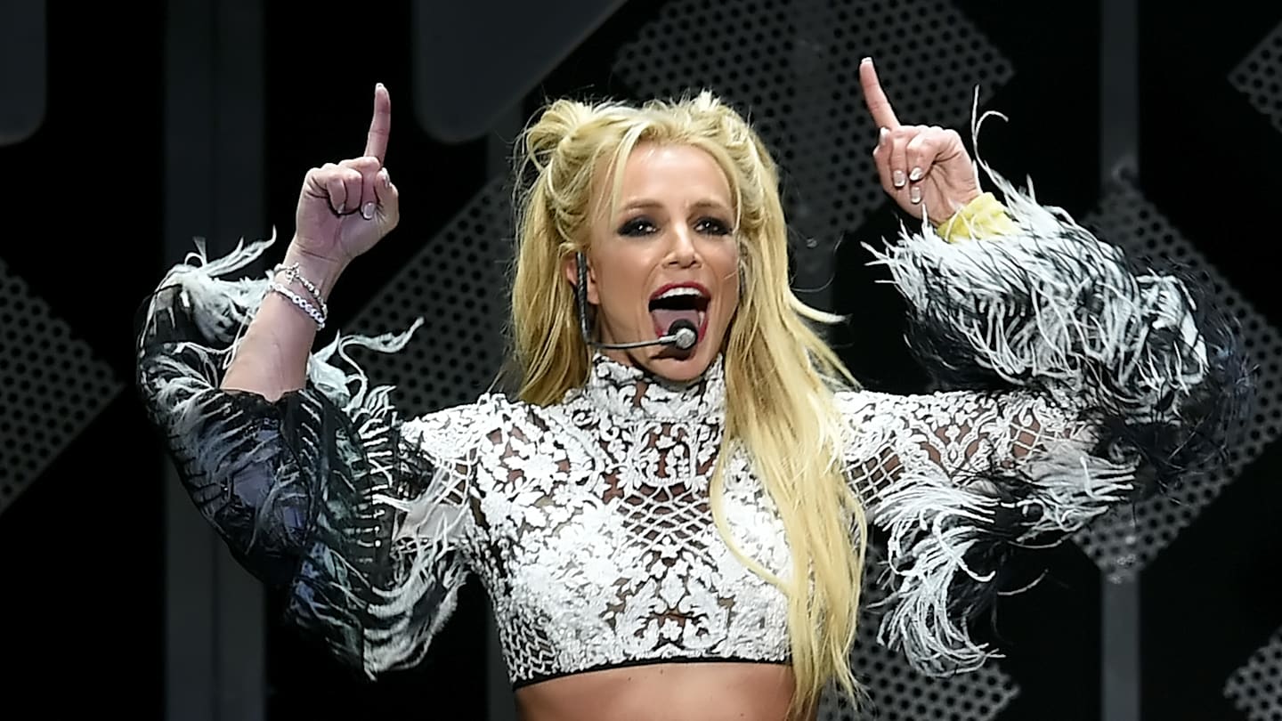 Britney Spears dresses as bloody murder-mystery victim