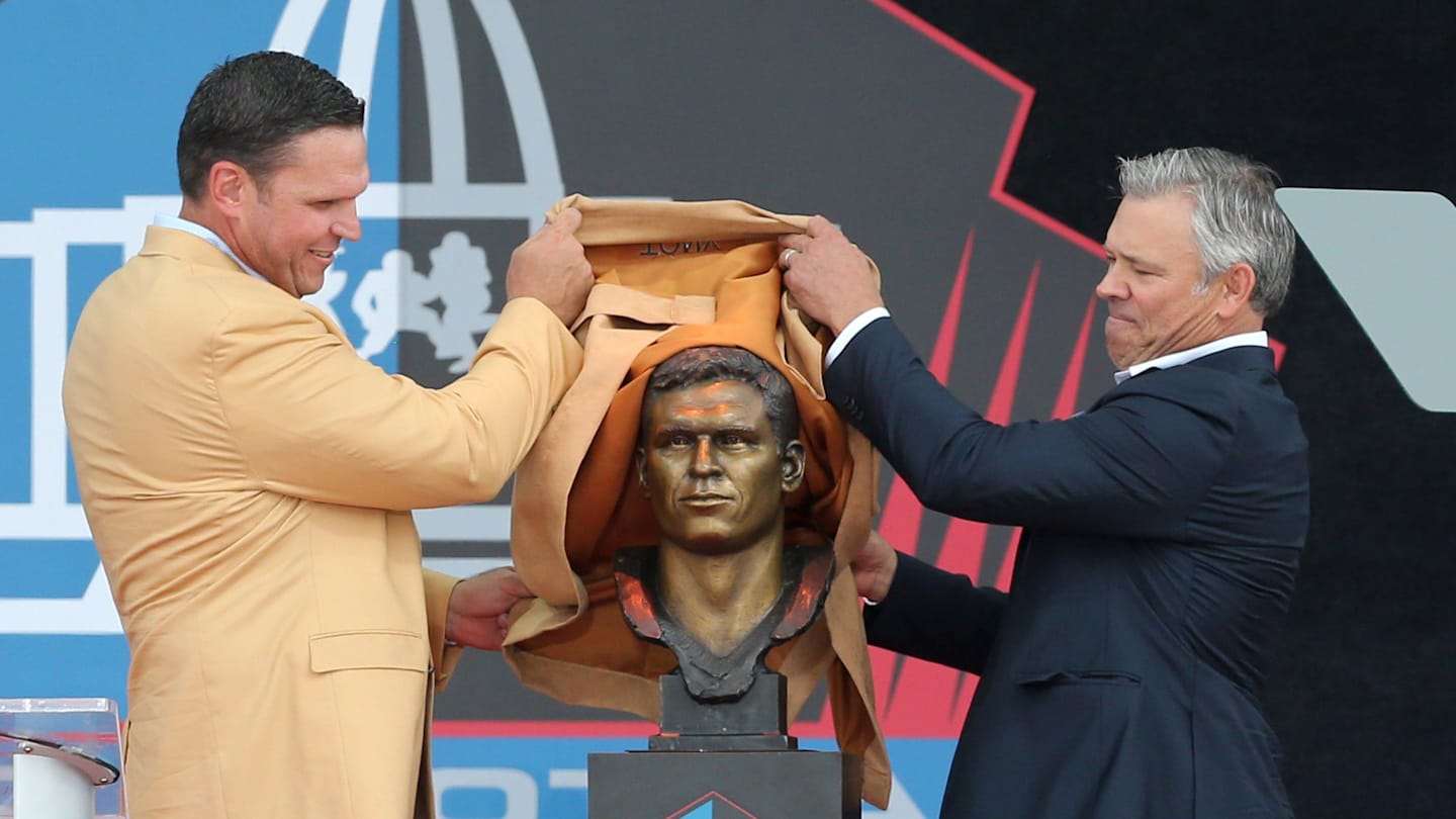 USC football proves to be NFL U with new, recordbreaking Hall of Fame