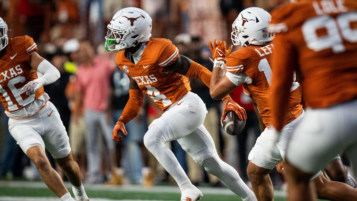 Texas Longhorns Safety Andrew Mukuba Suffers Injury vs.