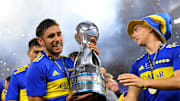 Salvio festeja la Copa Argentina ganada por Boca.