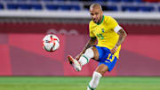 Dani Alves segue livre no mercado