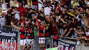 Sintonia: Gabigol abriu o placar no Maracanã e foi comemorar com a torcida