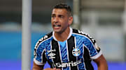 O Grêmio tenta se firmar no G-4 da Série B