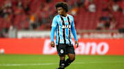 Willian sofreu uma fratura na base do quinto metatarso e desfalcará o Grêmio nas próximas semanas