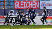 Die Bochum-Spieler können ihr Glück kaum fassen