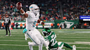 Jan 5, 2025; East Rutherford, New Jersey, USA; Miami Dolphins tight end Jonnu Smith (9) scores a touchdown during the fourth quarter of their game against the New York Jets at MetLife Stadium. 