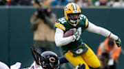 Green Bay Packers running back Emanuel Wilson (31) breaks away from Chicago Bears linebacker Tremaine Edmunds.