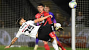 Hugo Moura foi o melhor em campo diante de sua ex-equipe