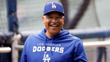 Dave Roberts estará al mando de los Dodgers en 2023 