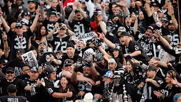 San Francisco 49ers v Oakland Raiders